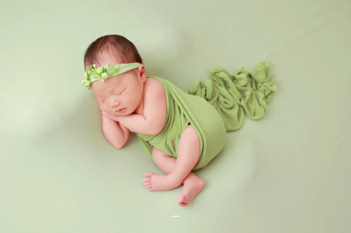 灯塔宝宝下眼袋发青的原因