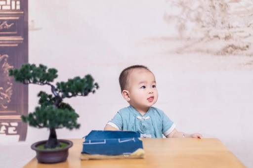 灯塔三个月宝宝抬头不稳
